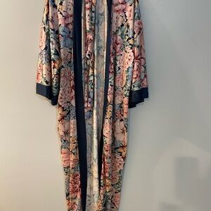 Floral Satin Kimono Robe with pockets Val Mode Made in USA size large